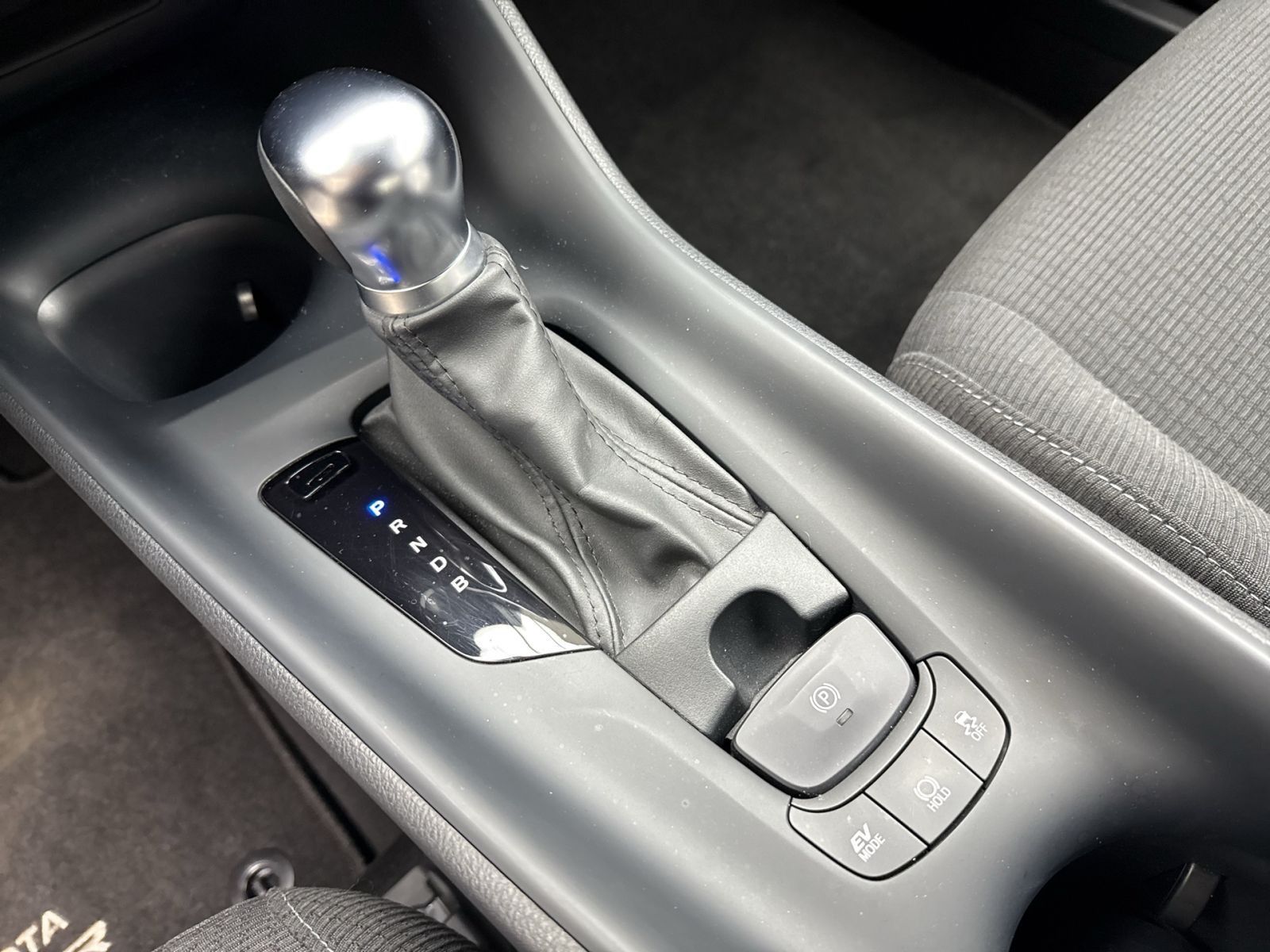 Toyota C-HR 1.8 Hybrid CVT FLOW - Samsaru's Car Outlet