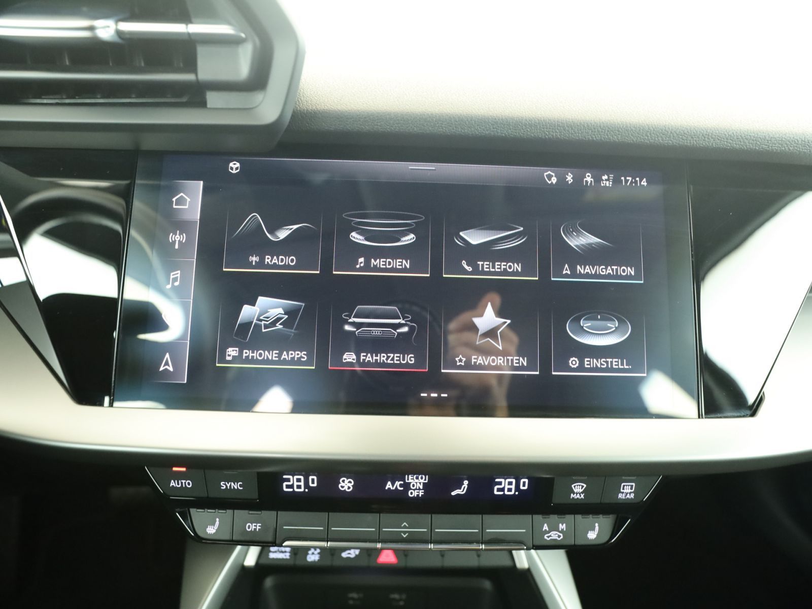 Audi A3 Sportback 40 TFSIe *HYBRID*AHK*LED*PDC*MMI-Pl