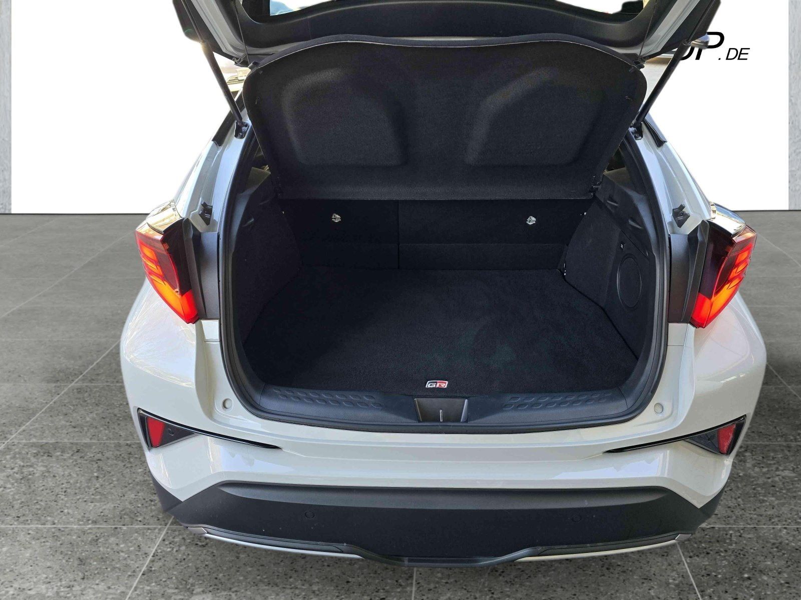 Toyota C-HR Hybrid GR Sport - Samsaru's Car Outlet