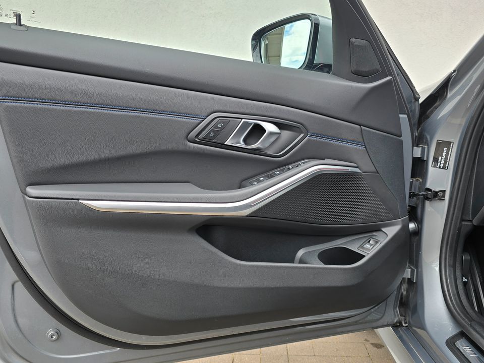 BMW 320d xDrive Touring M Sportpaket*ab 3,99% eff.*