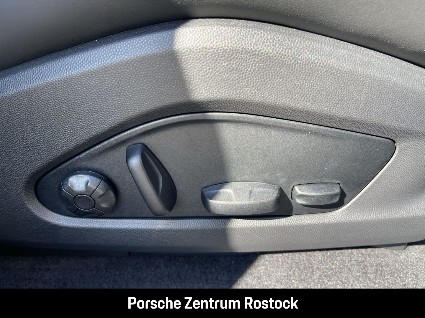 Porsche Macan InnoDrive BOSE Luftfederung 21-Zoll
