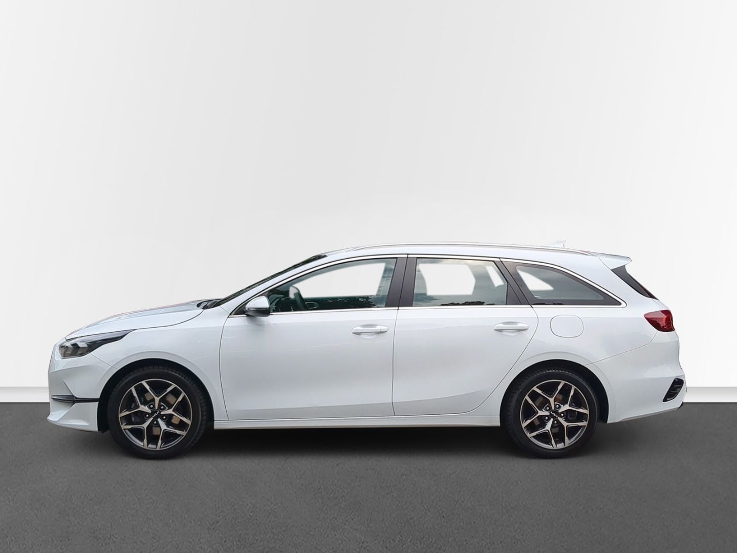 Kia Ceed SW 1.5 T-GDI Spirit - Samsaru's Car Outlet