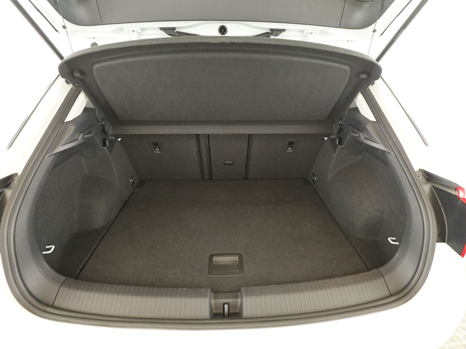 Volkswagen T-Roc 2.0 TDI Style - Samsaru's Car Outlet