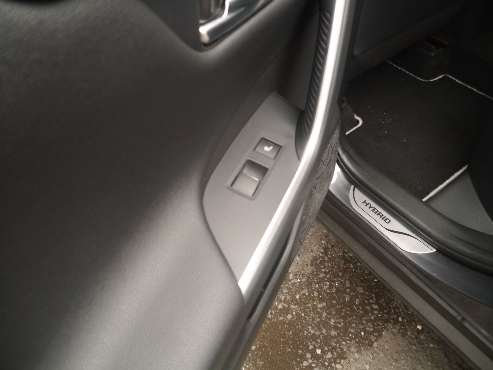 Toyota RAV 4 RAV4 Hybrid 4x4 Lounge - Samsaru's Car Outlet