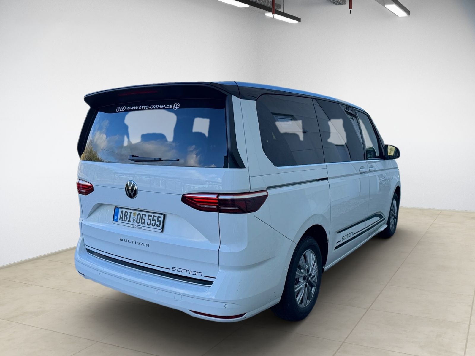 Volkswagen T7 Multivan 2.0 TDI Edition - Samsaru's Car Outlet