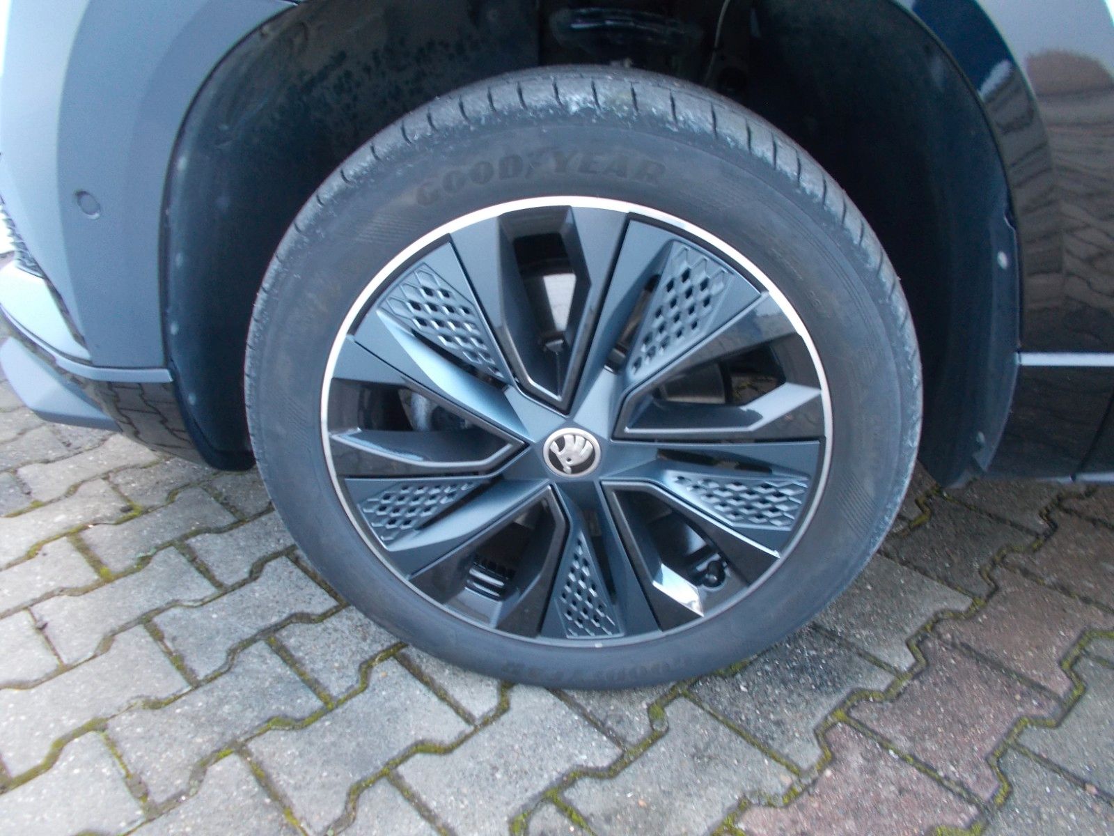 Skoda Karoq  1.5 TSI Sportline * DSG * Navi *AHK *360°