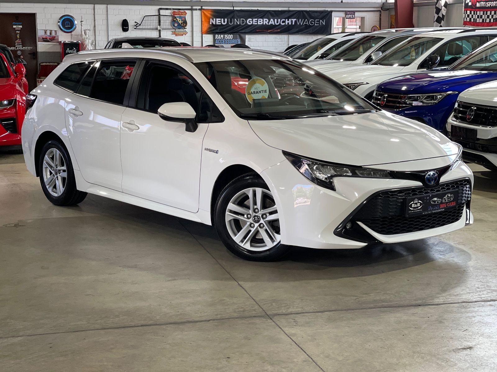 Toyota TOURING SPORTS HYBRID BUSINESS - Samsaru's Car Outlet
