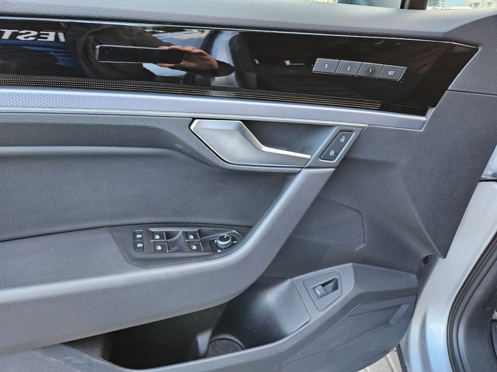 Volkswagen Touareg R-Line 4Motion - Samsaru's Car Outlet