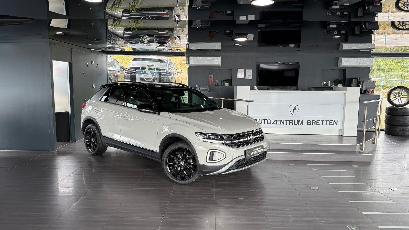 Volkswagen T-Roc 1.5 TSI Black - Samsaru's Car Outlet