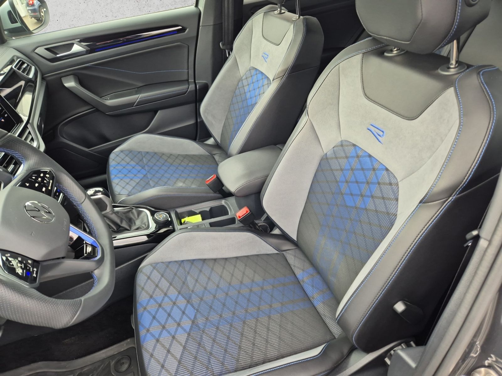 Volkswagen T-Roc R 2.0 TSI DSG 4M - Samsaru's Car Outlet