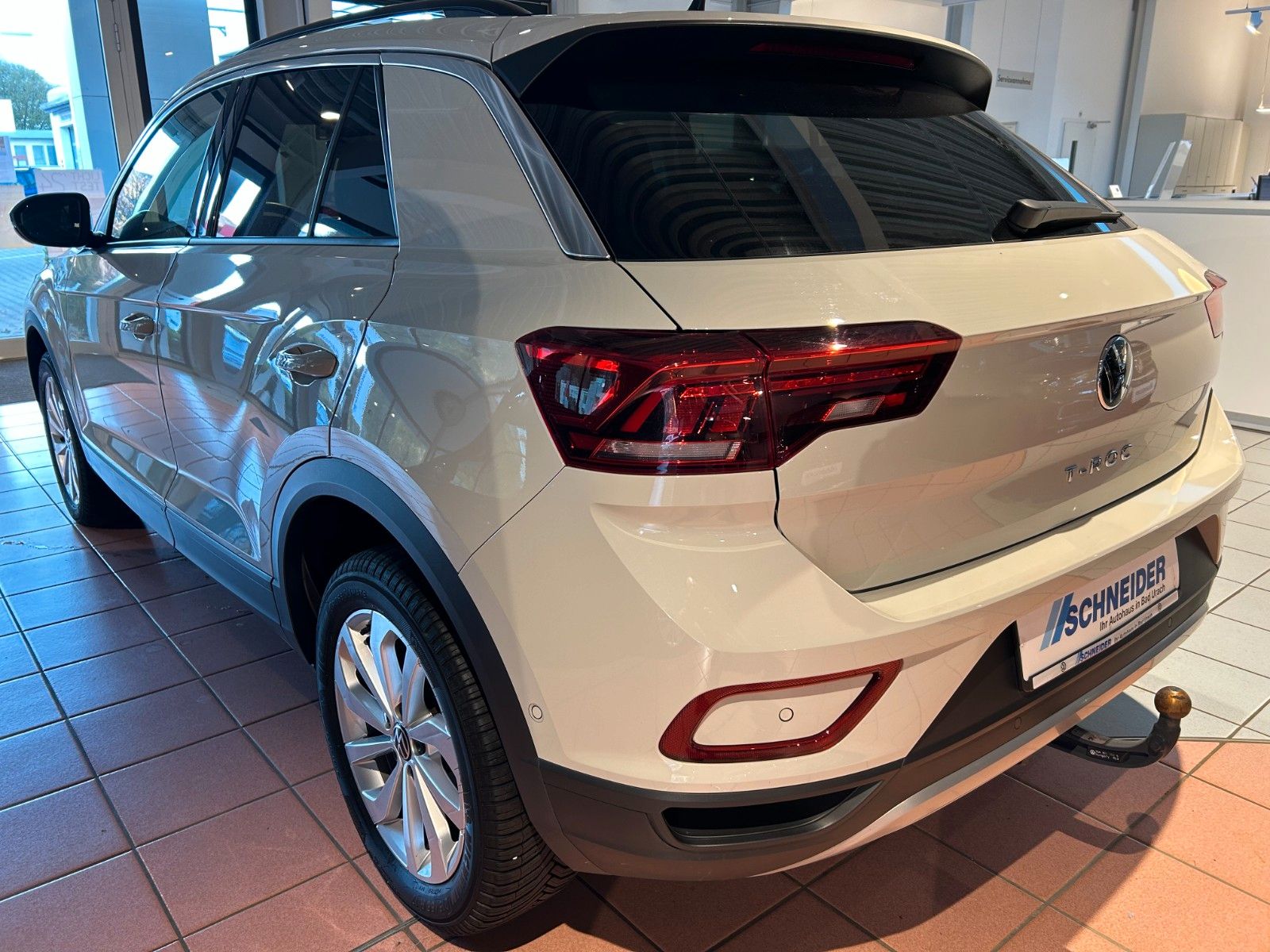 Volkswagen T-ROC Life - Samsaru's Car Outlet