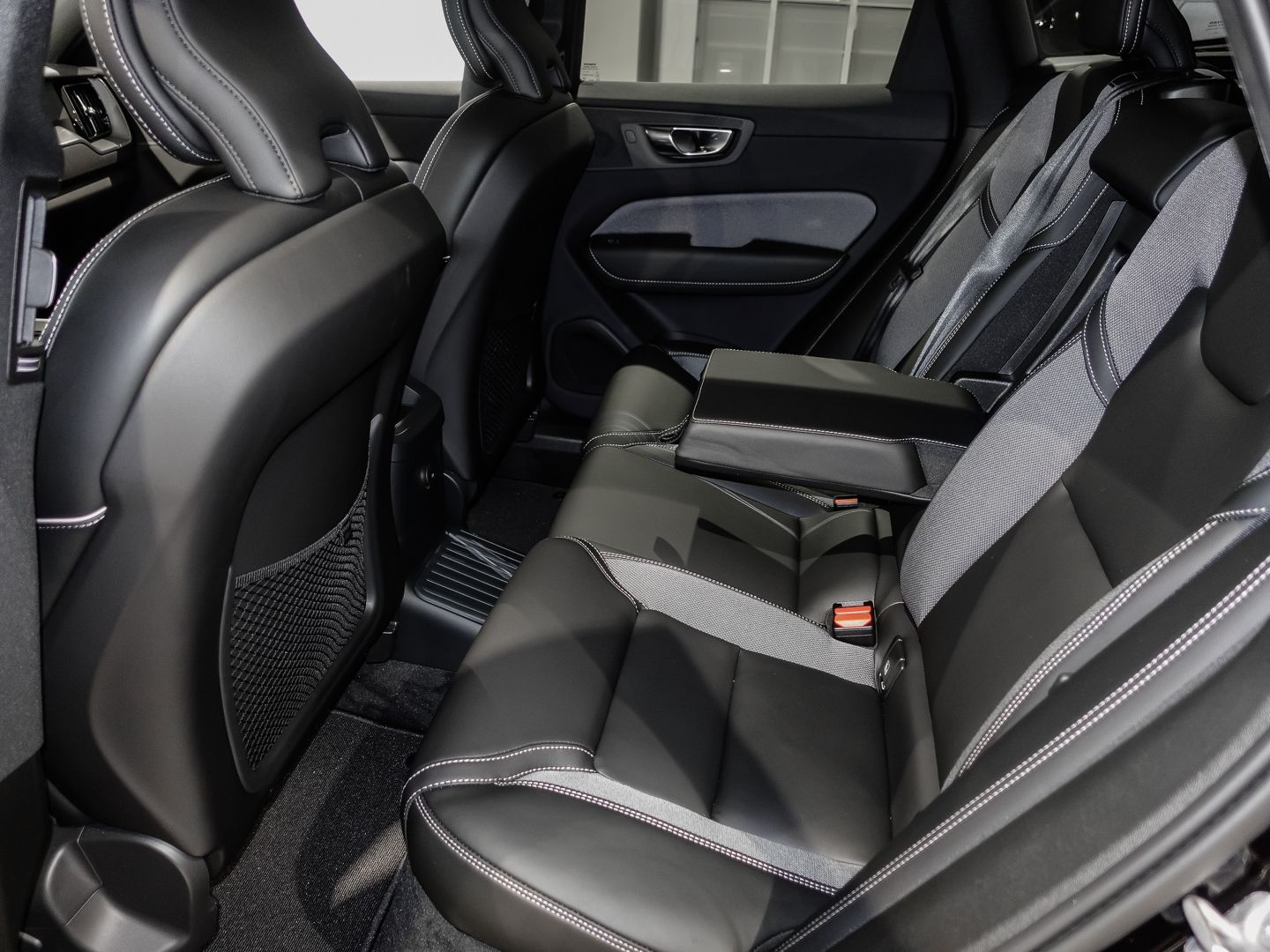 Volvo XC60 T6 AWD Plus Black - Samsaru's Car Outlet