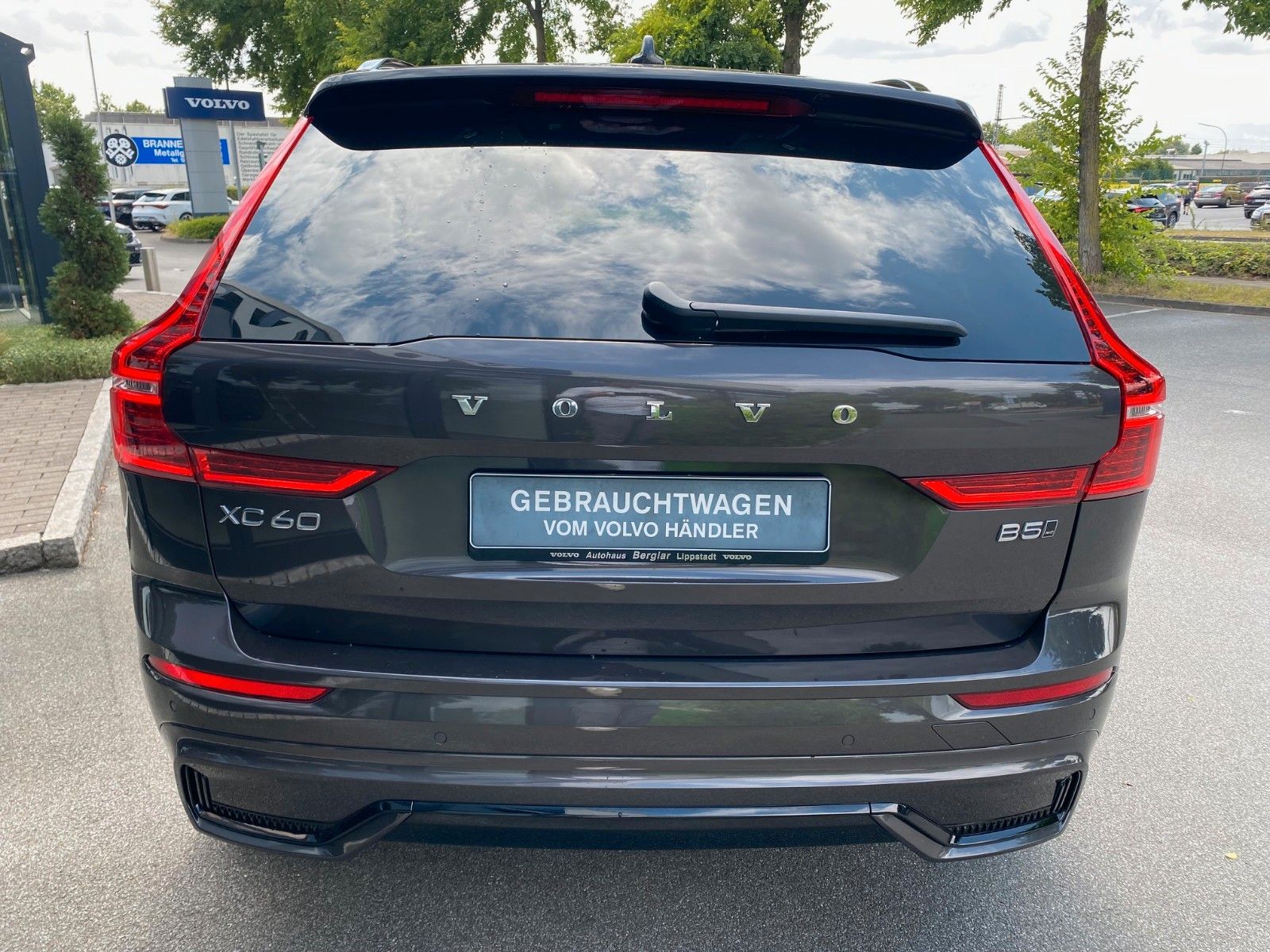 Volvo XC 60 B5 AWD Ultimate Dark - Samsaru's Car Outlet