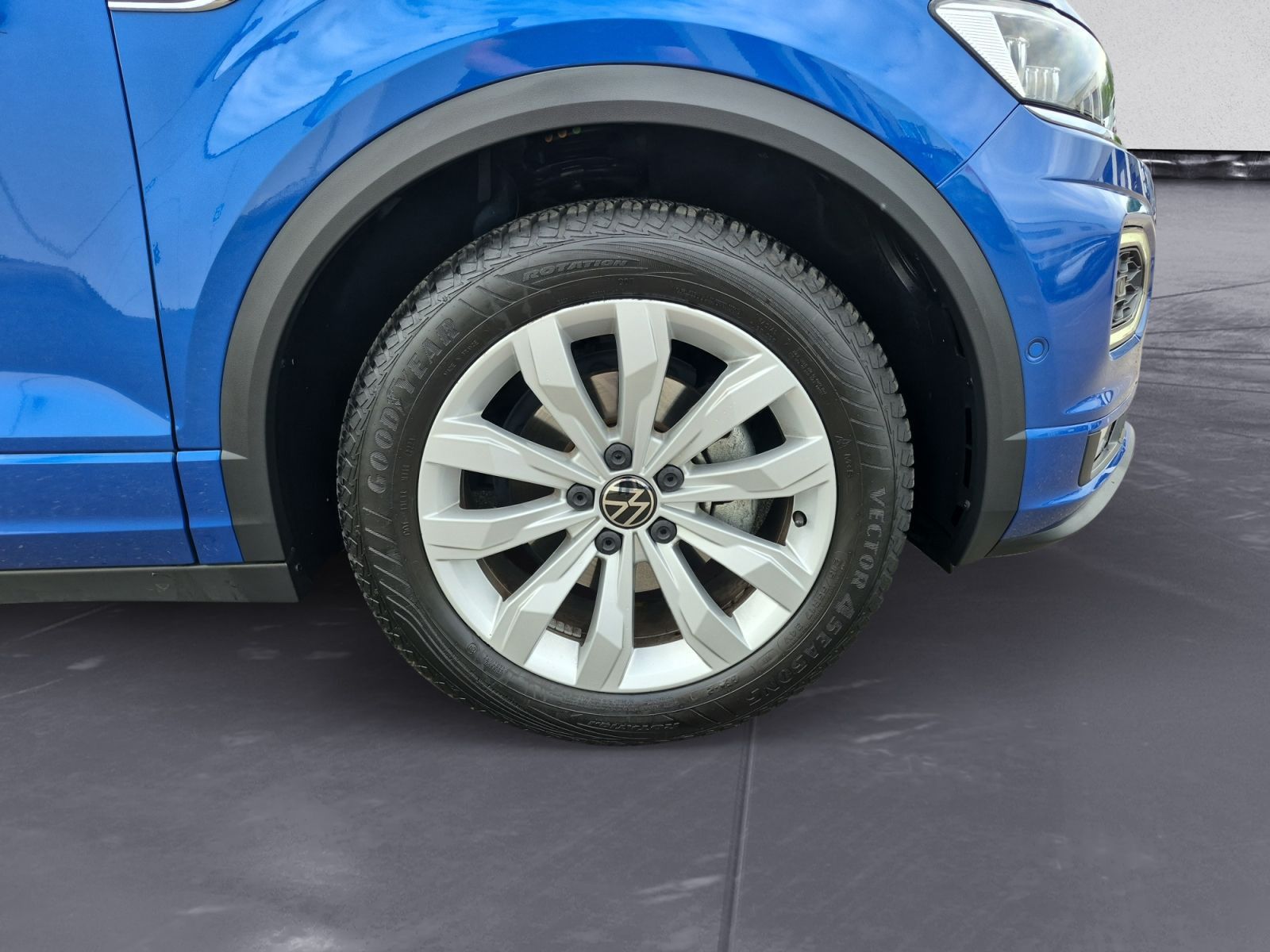 Volkswagen T-Roc R-Line - Samsaru's Car Outlet