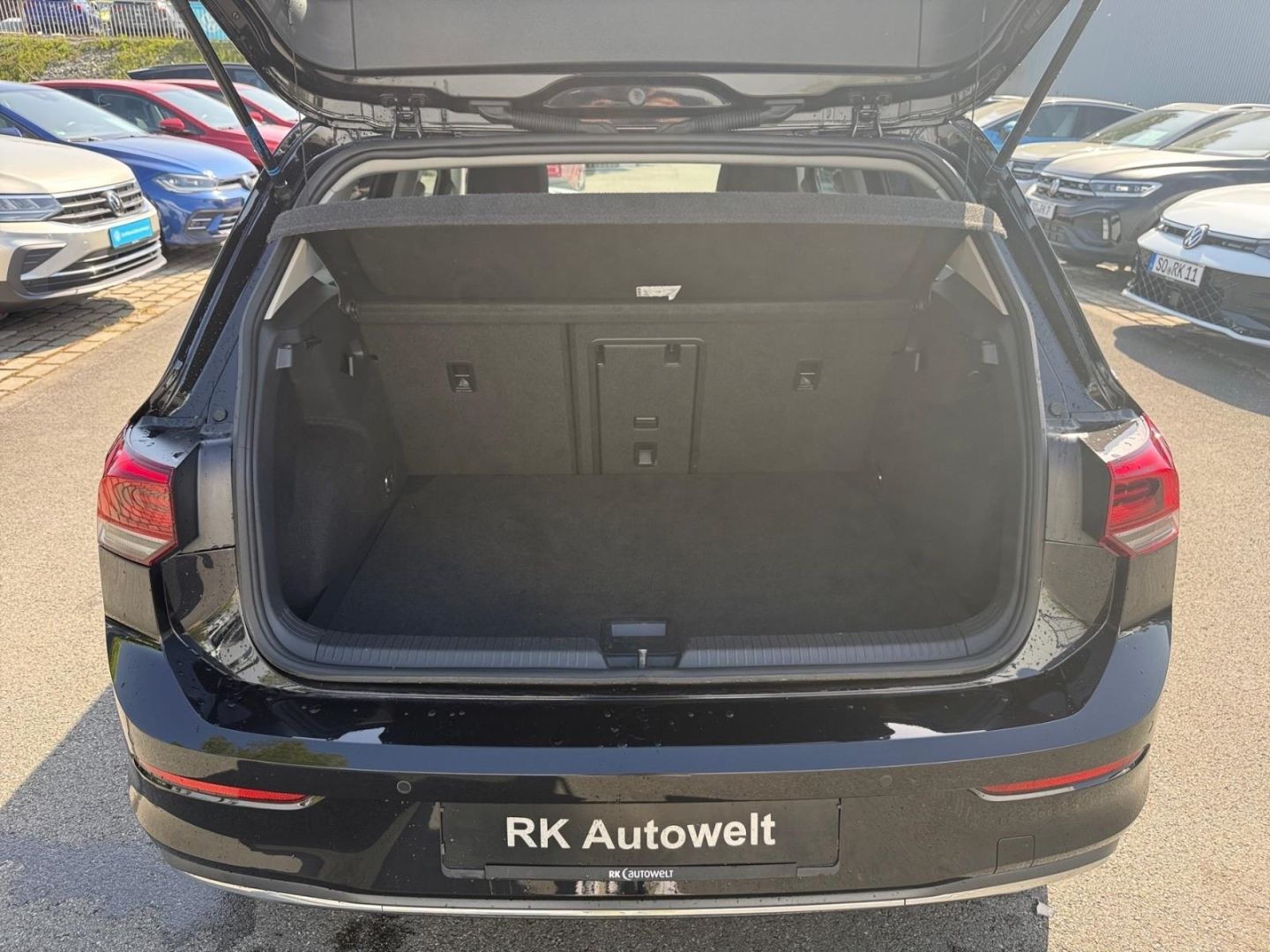 Volkswagen Golf 8 VIII Style 1.5 TSI - Samsaru's Car Outlet