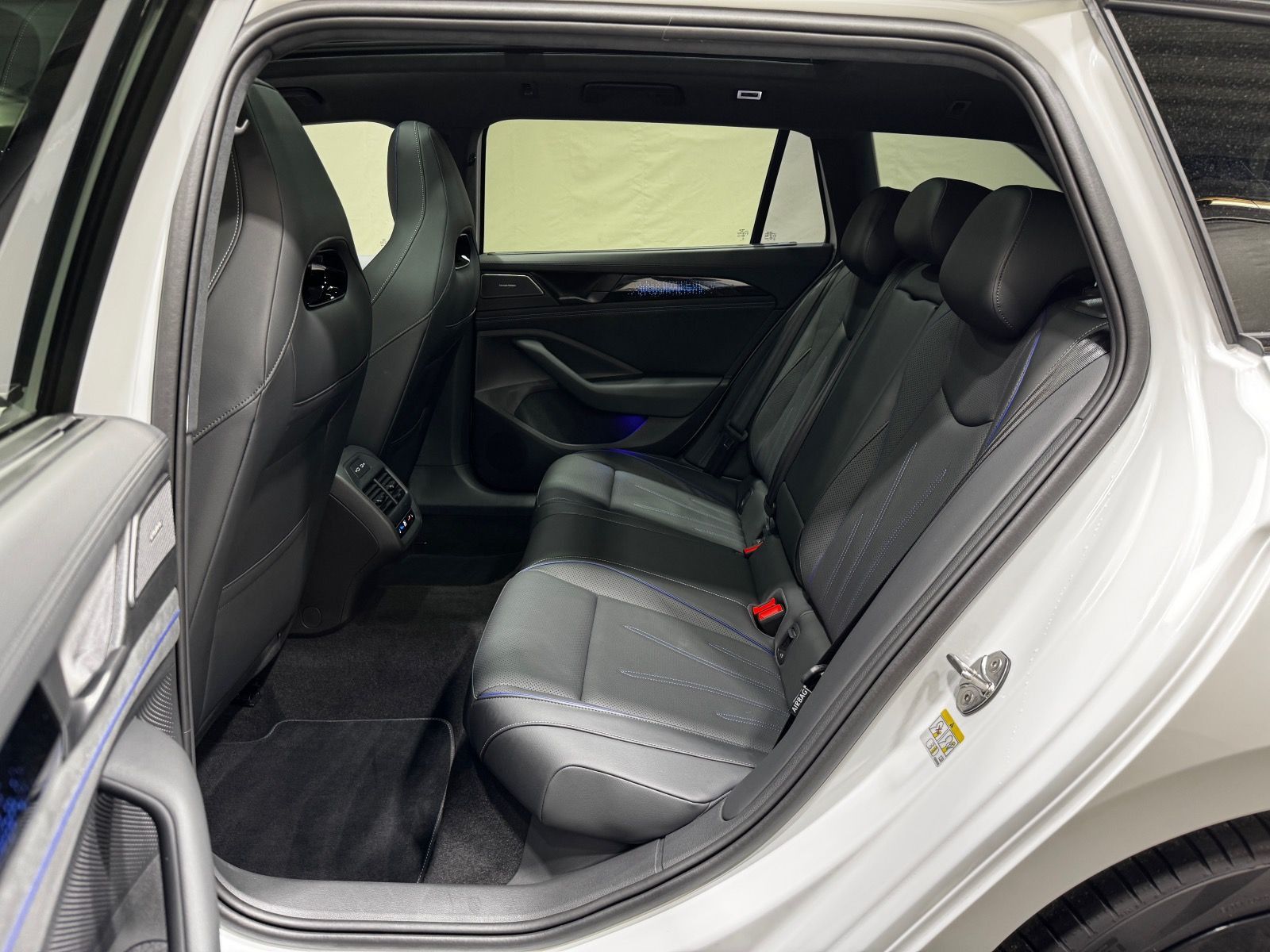 Volkswagen Passat Variant R-Line Signature 2.0 TDI DSG 4M