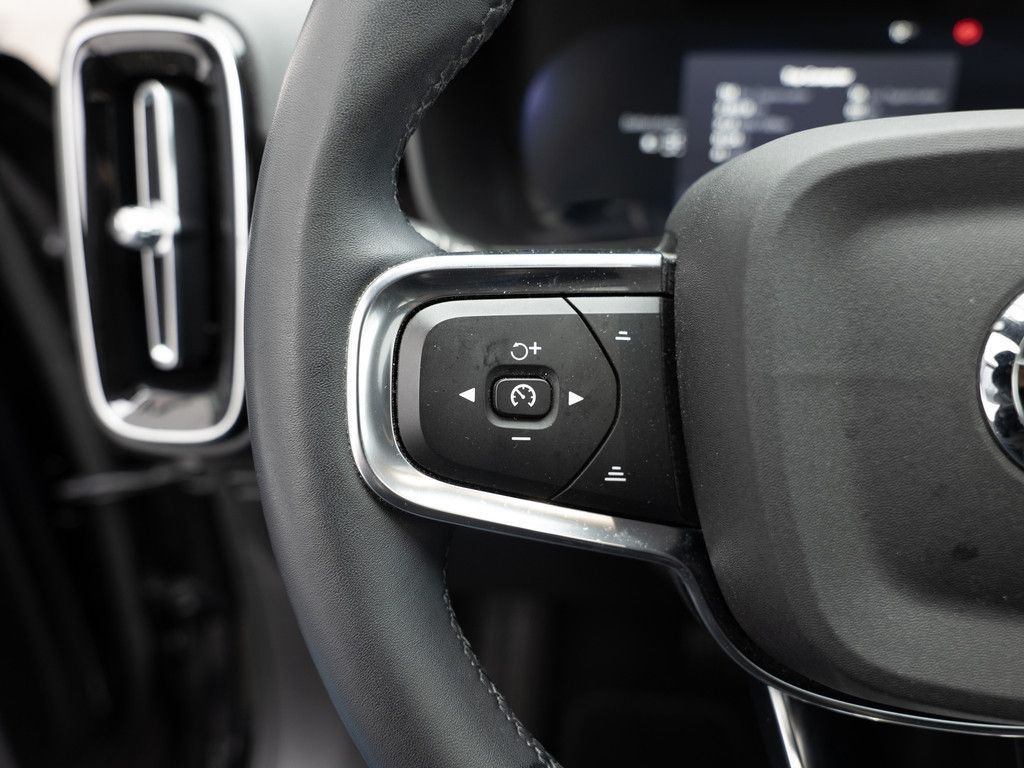 Volvo XC40 Ultimate Recharge Pure Electric AWD PANO