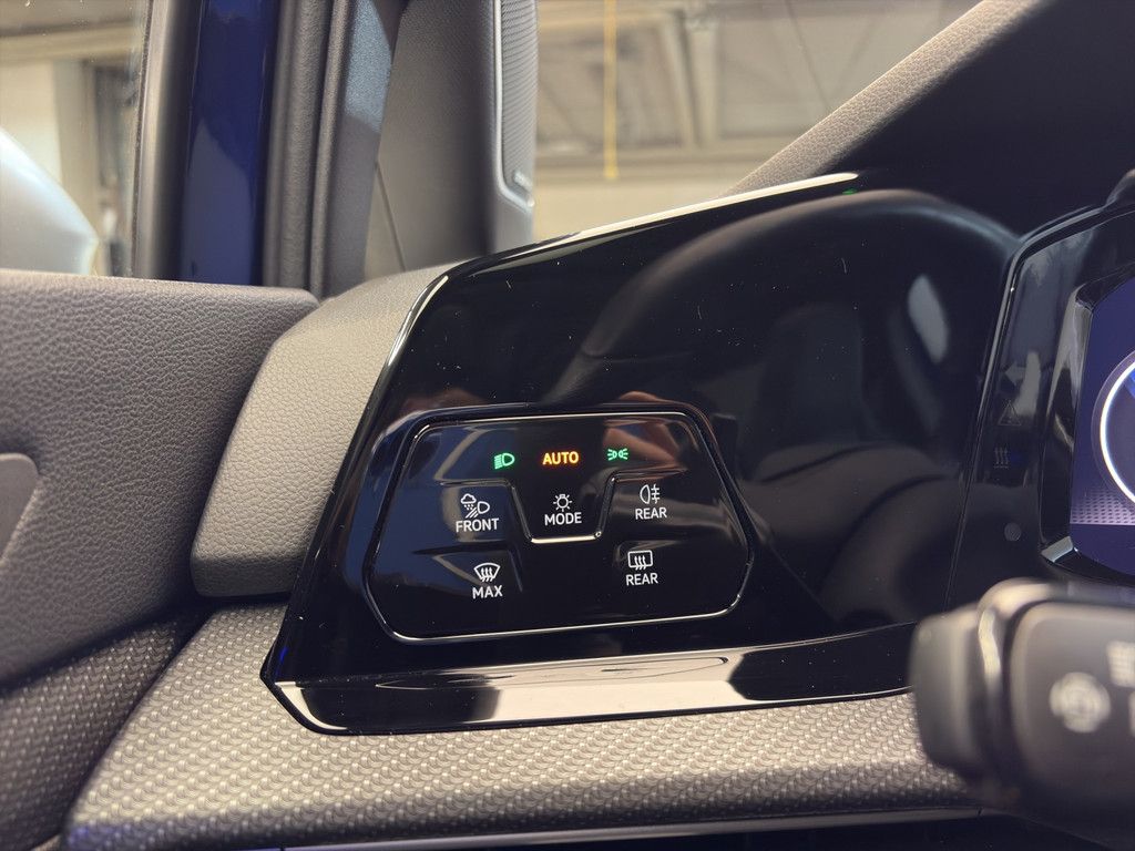 Volkswagen Golf Variant R 2.0 TSI 4Motion Matrix+Pano+HuD