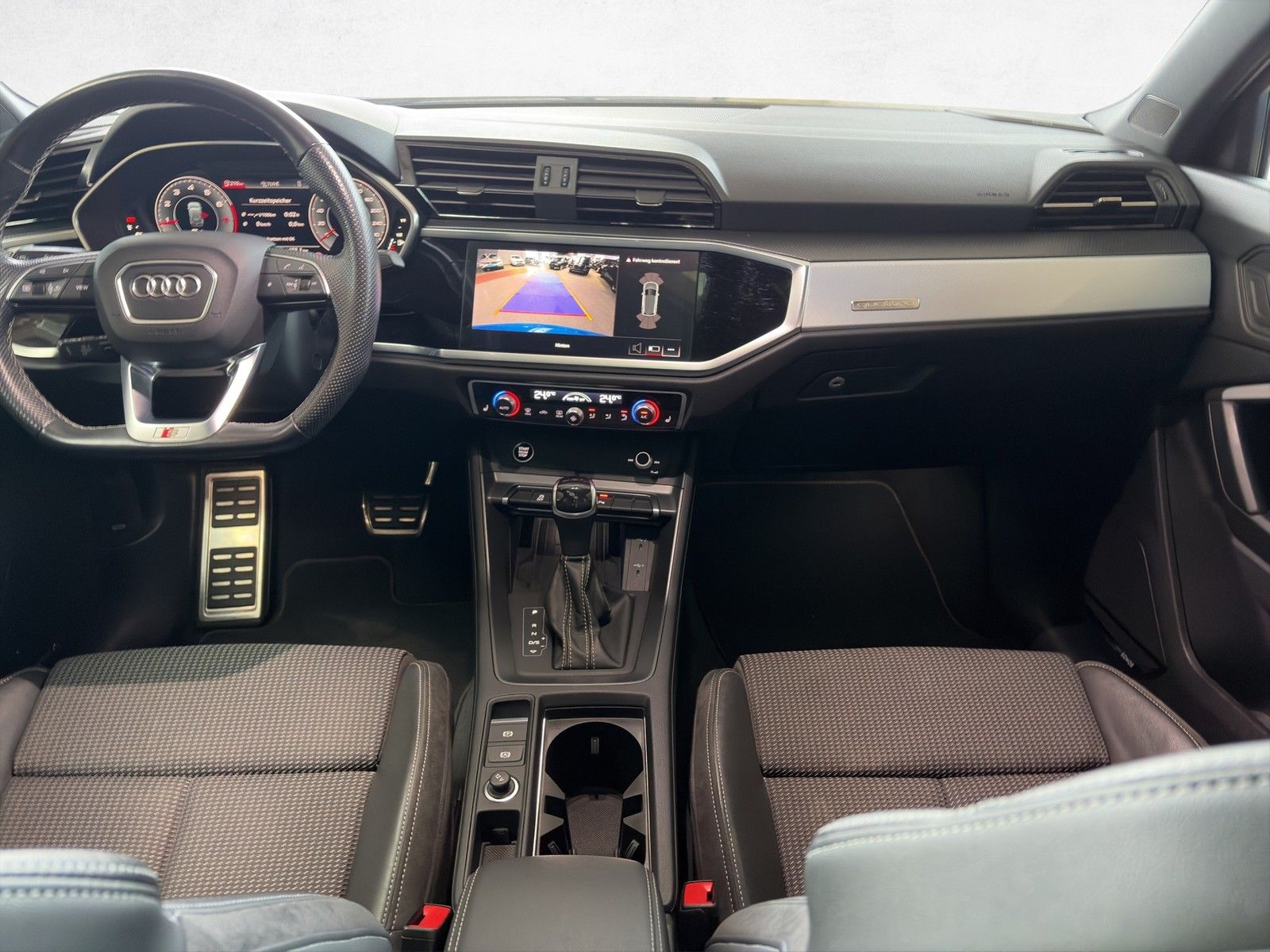 Audi Q3 S line 40 TFSI quattro S tronic /AHK/Pano/LED