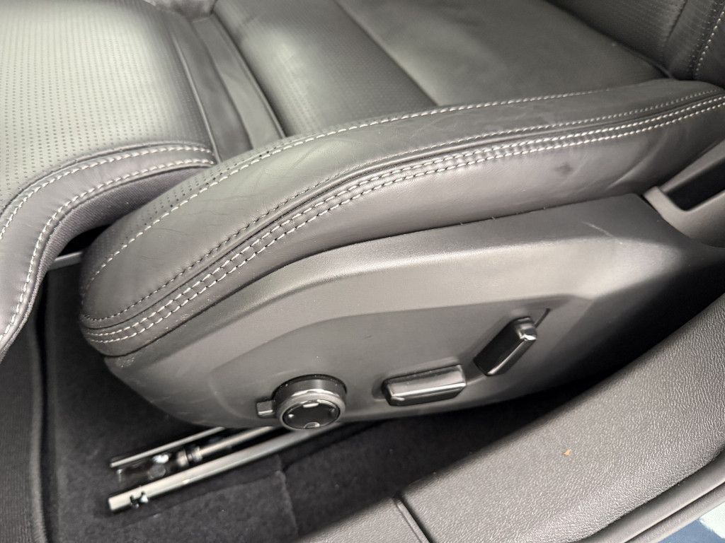 Volvo V60 T8 Ultra Dark Plug-In Hybrid AWD PANO 360°