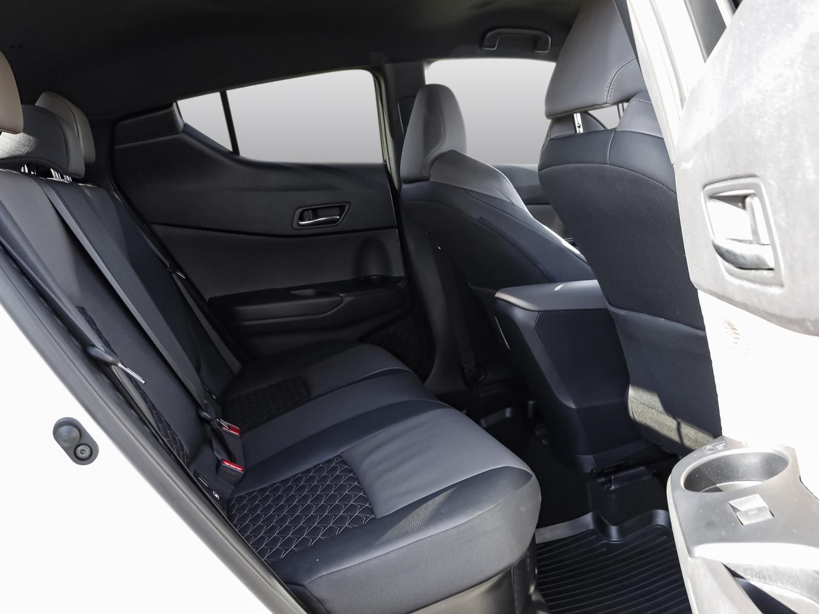 Toyota C-HR 2.0 Hybrid Lounge - Samsaru's Car Outlet
