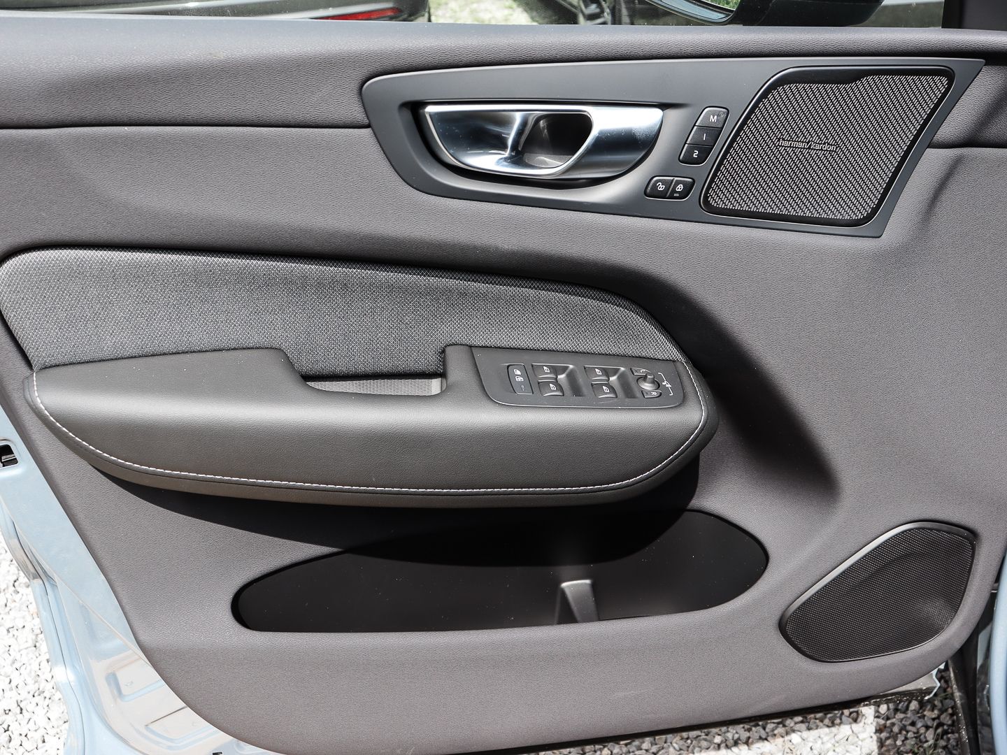Volvo XC60 B4 Benzin Plus Dark - Samsaru's Car Outlet