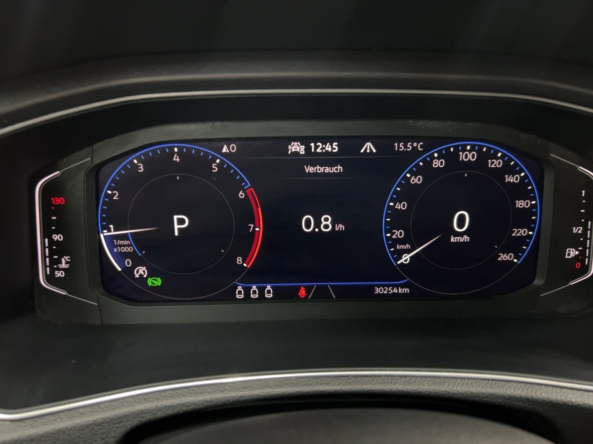 Volkswagen T-Roc 1.5 TSI DSG Sport R-line - Samsaru's Car Outlet