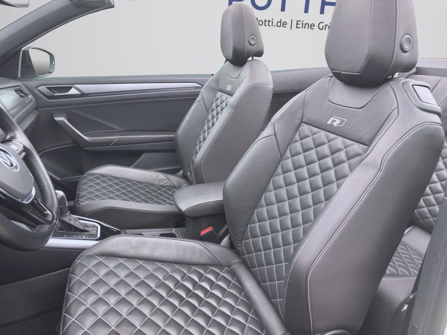 Volkswagen T-Roc 1.5 TSI DSG R-LINE - Samsaru's Car Outlet