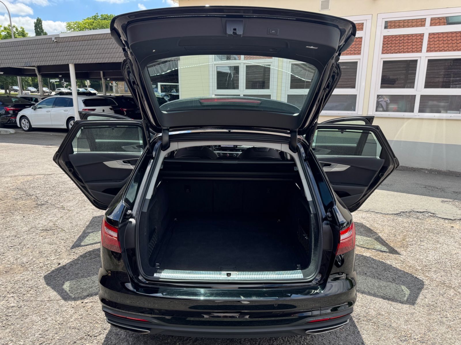 Audi A4 Avant 35 TDI S-Tronic - Samsaru's Car Outlet