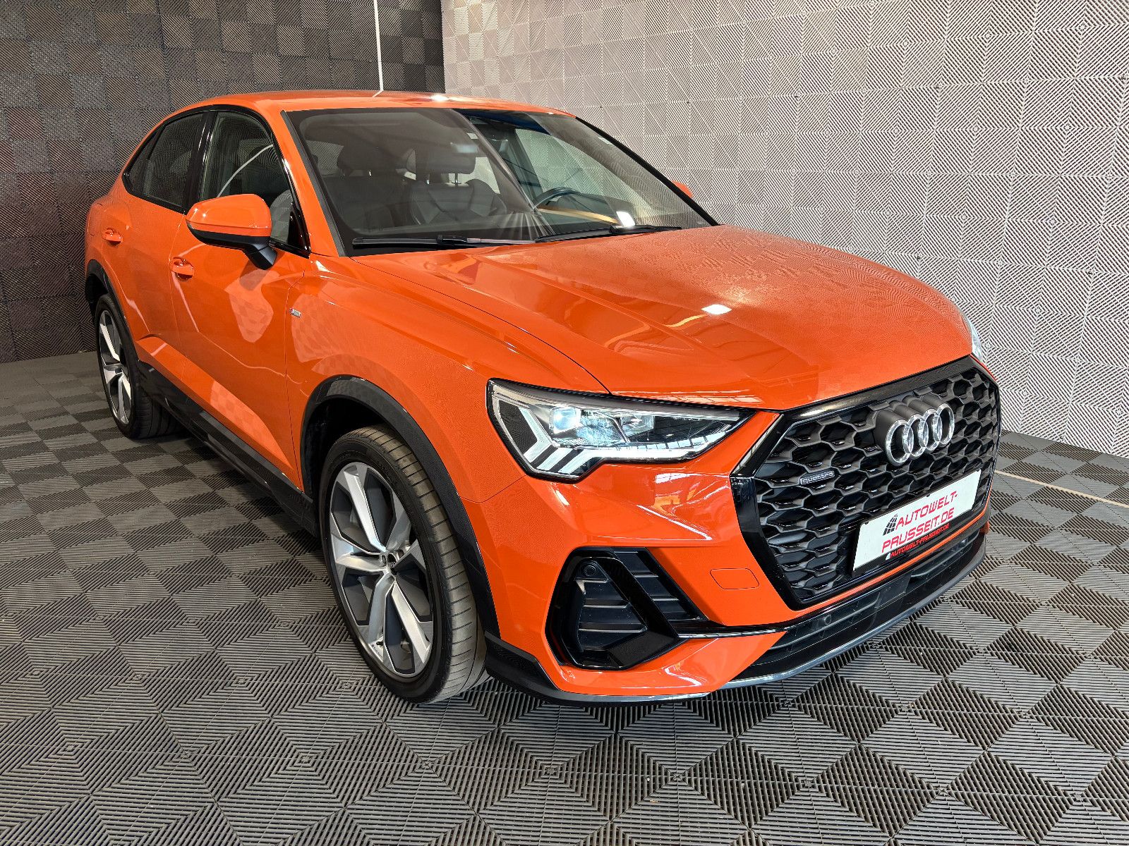 Audi Q3 Sb. 40 TFSI quattro S LINE - Samsaru's Car Outlet