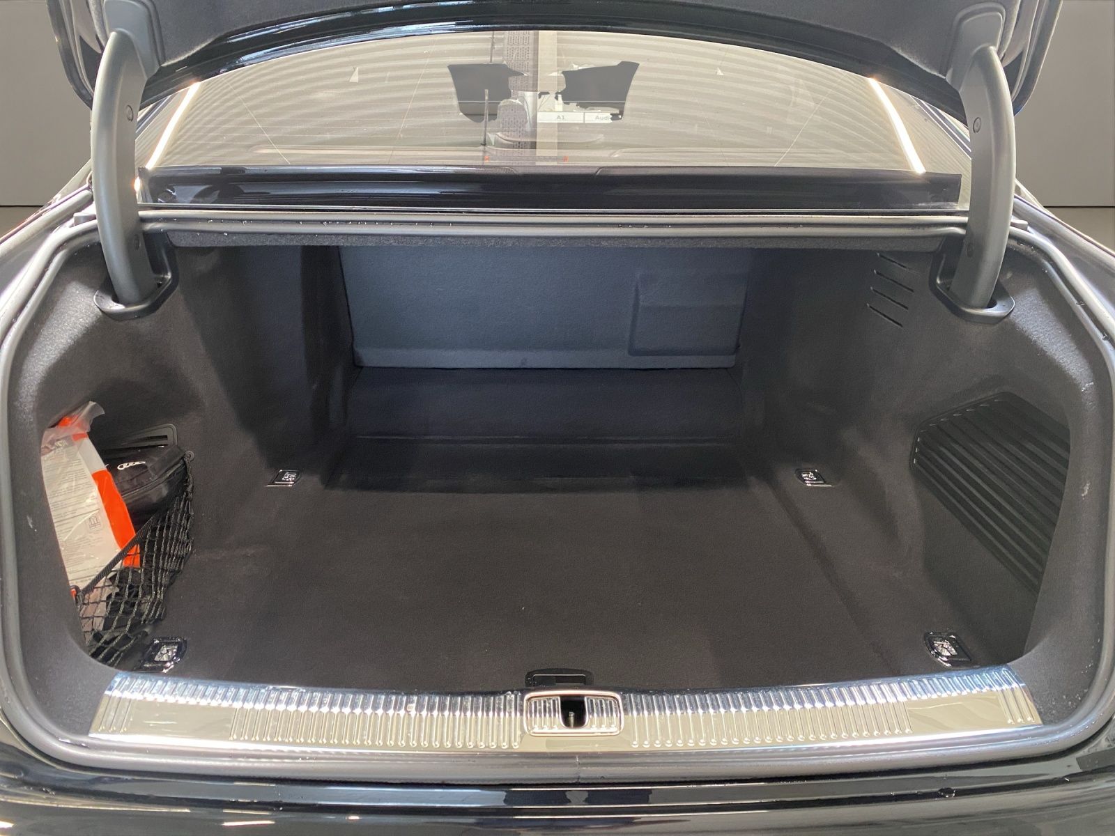 Audi A8 50 3.0 TDI quattro S-line - Samsaru's Car Outlet
