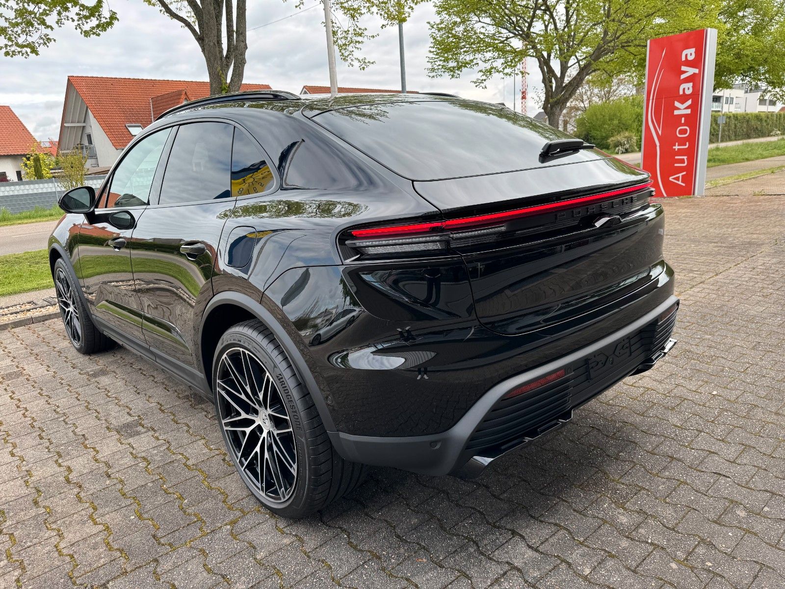 Porsche Macan Electric 4 *Offroad-Design-Paket /VOLL...