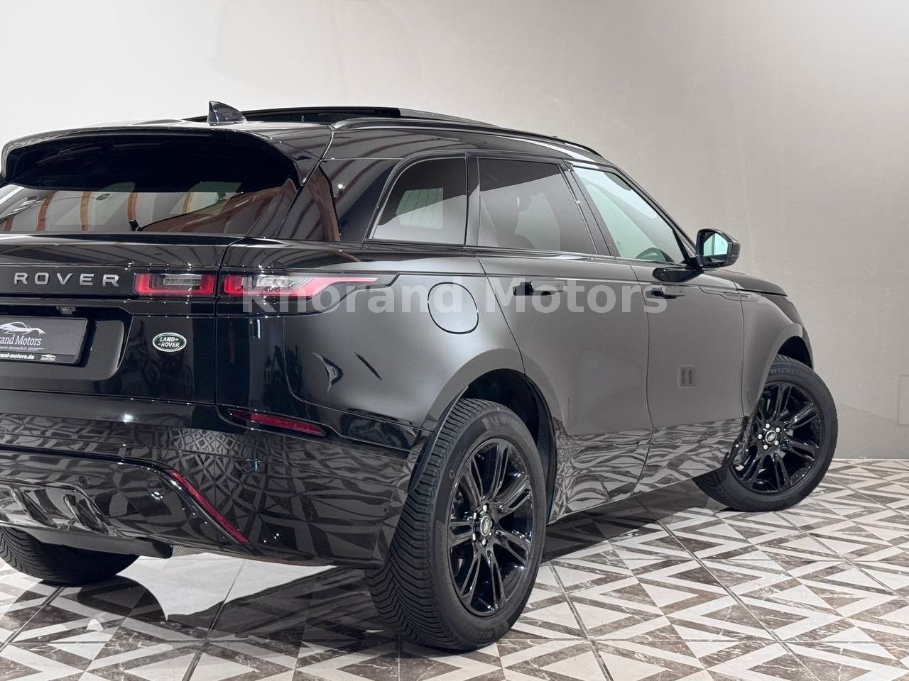 Range Rover Velar R-Dynamic SE - Samsaru's Car Outlet