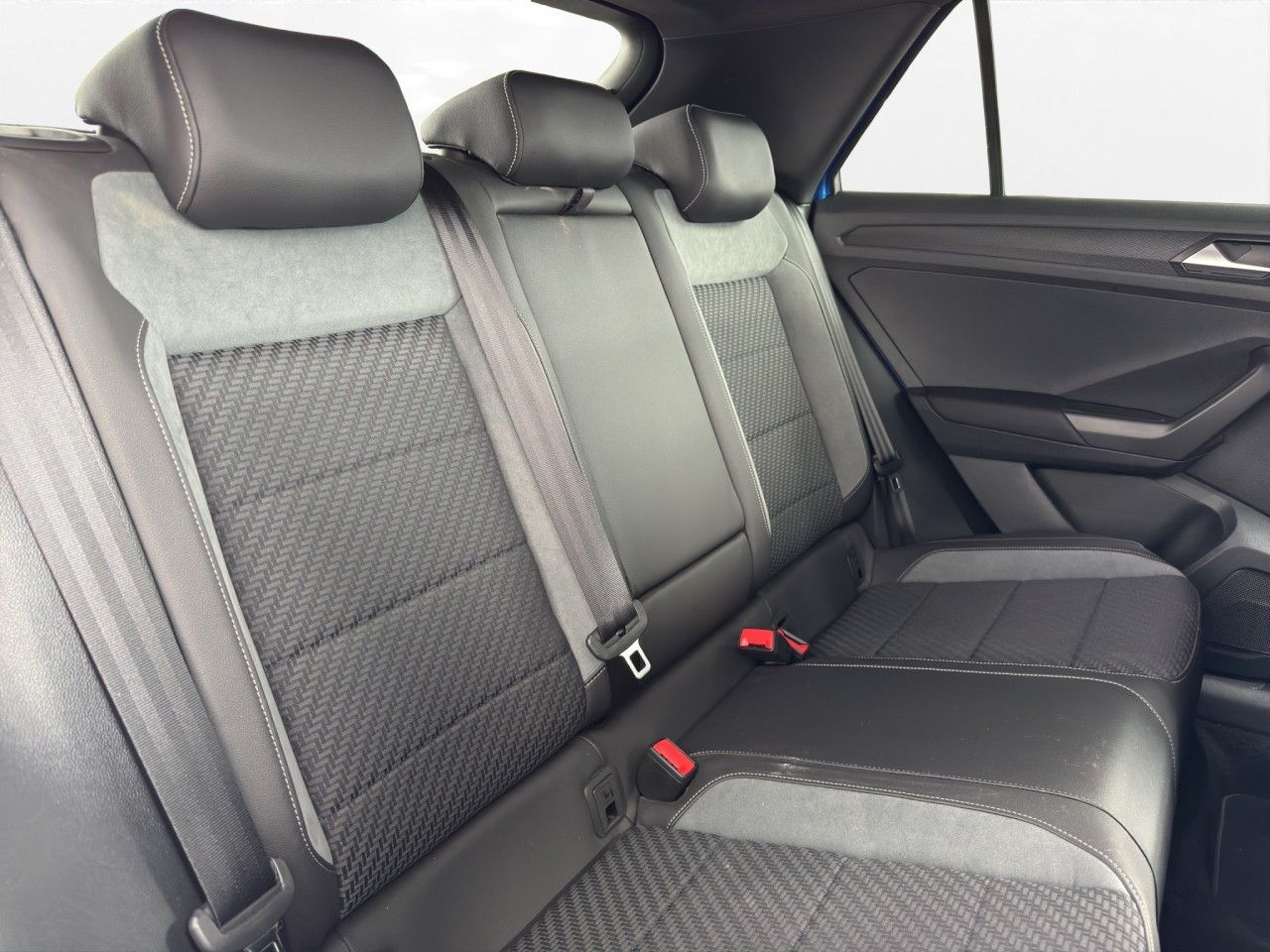 Volkswagen T-Roc 2.0 TSI DSG 4Motion R-Line - Samsaru's Car Outlet