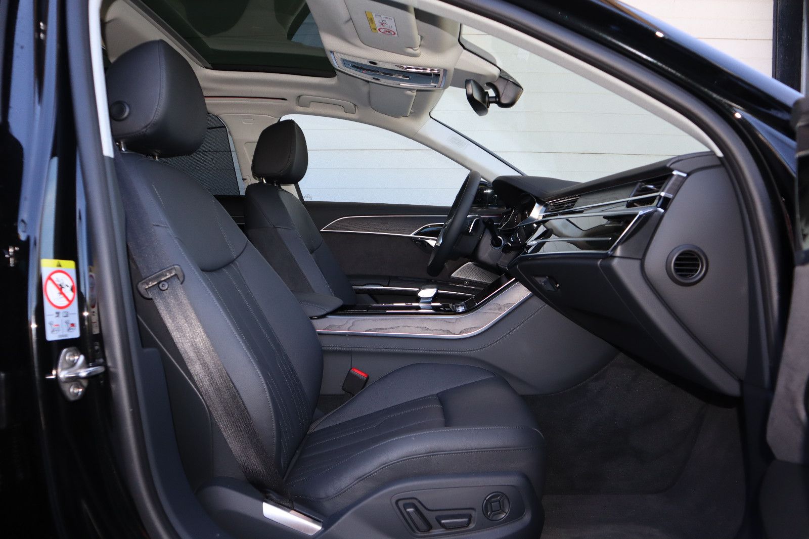 Audi A8L 60 TFSIe lang - Samsaru's Car Outlet