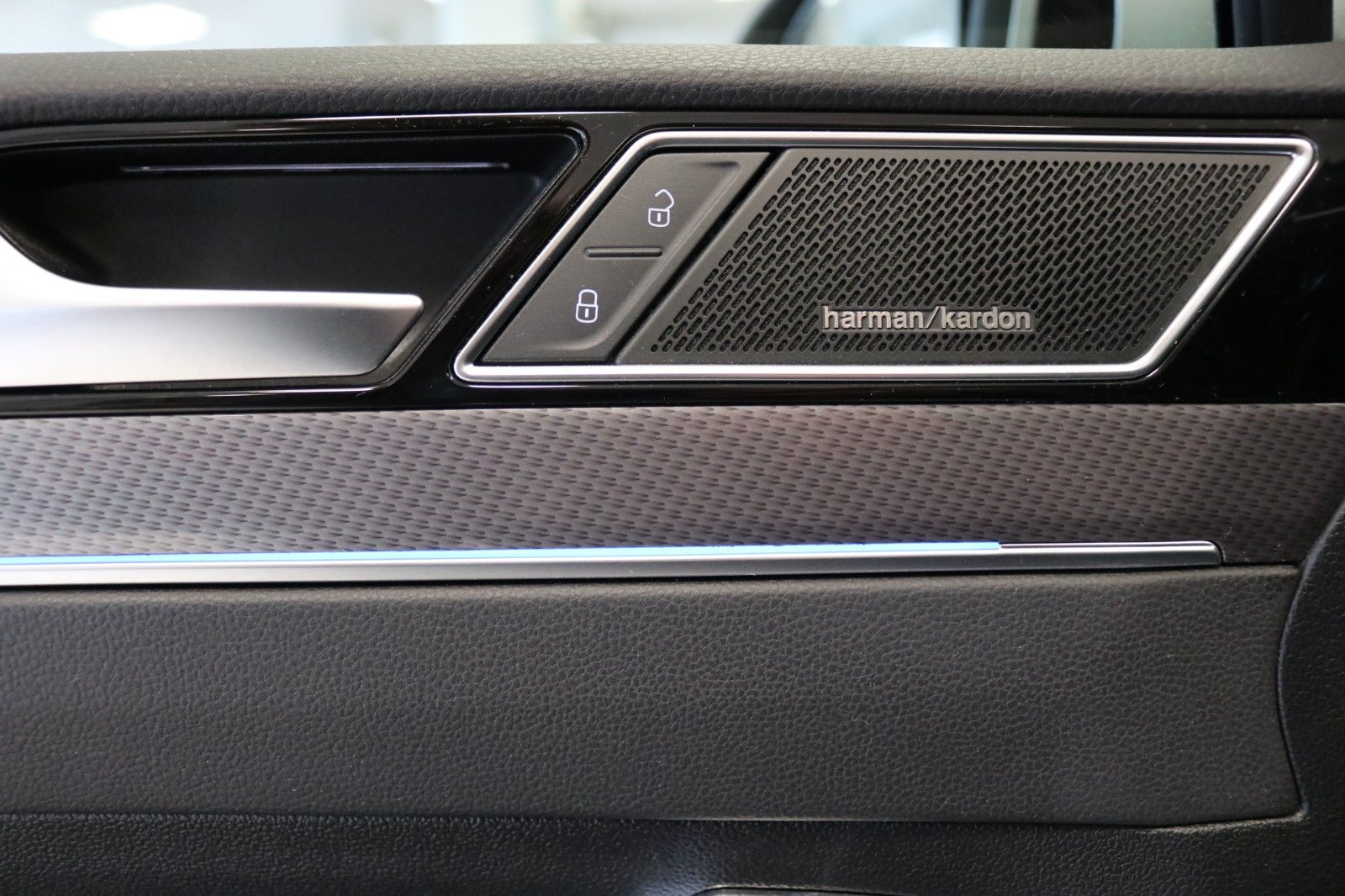 Volkswagen Passat Alltrack DCC HUD Matrix STHZ 360 Pano ACC