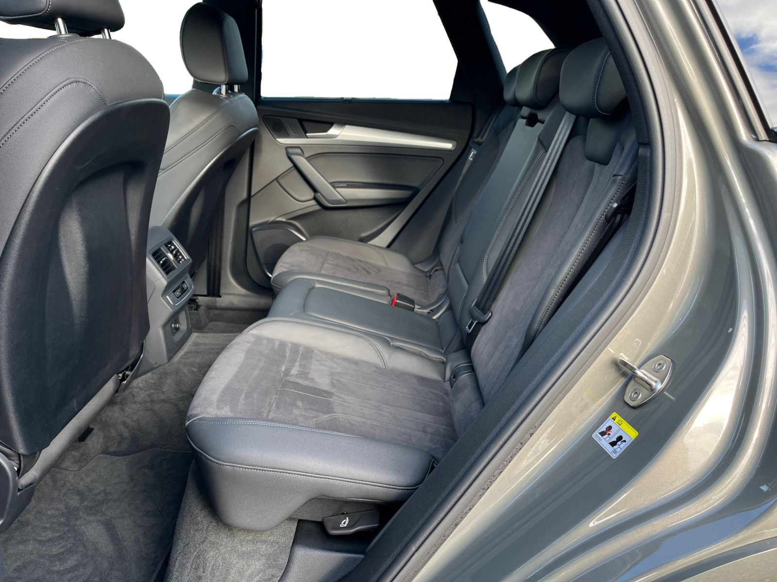 Audi Q5 40 TDI quattro s-line s-tronic - Samsaru's Car Outlet