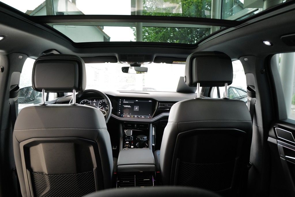 Volkswagen Touareg 3.0TDI R-Line BlackStyle Pano 360° Dynau
