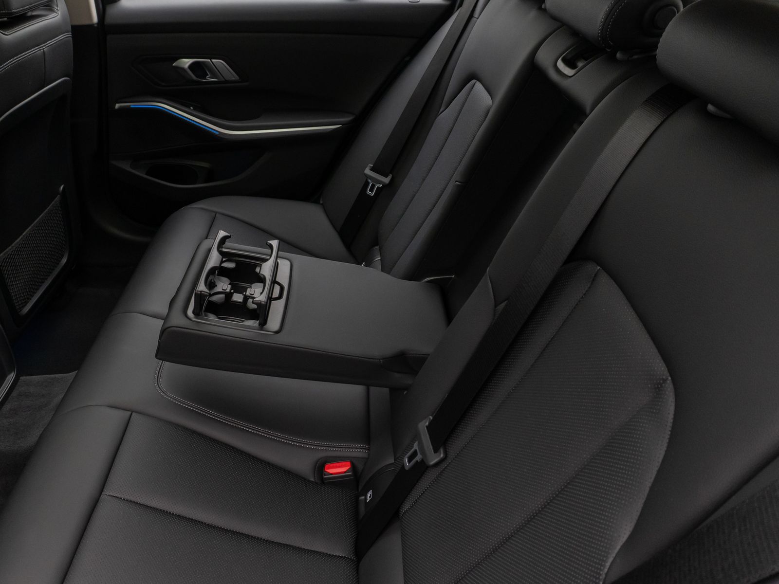 BMW 320e Sport Line - Samsaru's Car Outlet