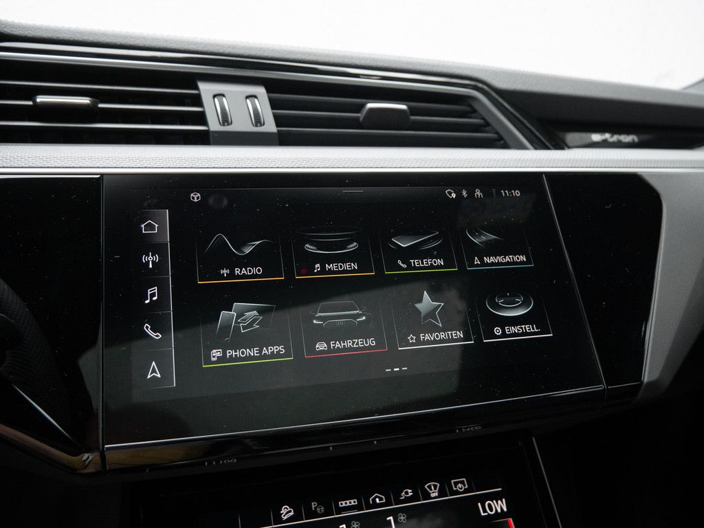 Audi Q8 S line 50 e-tron quattro - Samsaru's Car Outlet