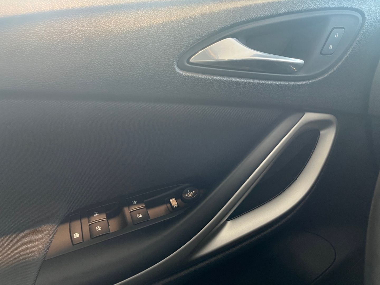 Opel Astra 1.5 D ST Edition - Samsaru's Car Outlet