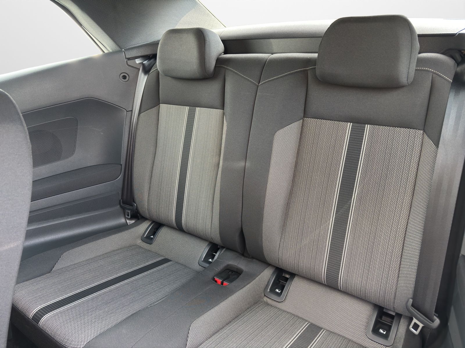Volkswagen T-Roc 1.0 TSI Style - Samsaru's Car Outlet