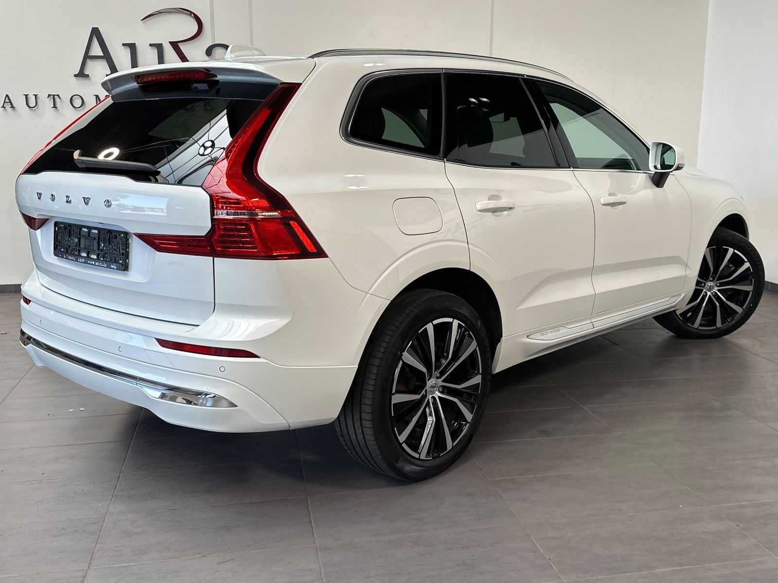 Volvo XC60 T6 AWD Recharge Core NAV+LED+PANO+AHK+STHZG