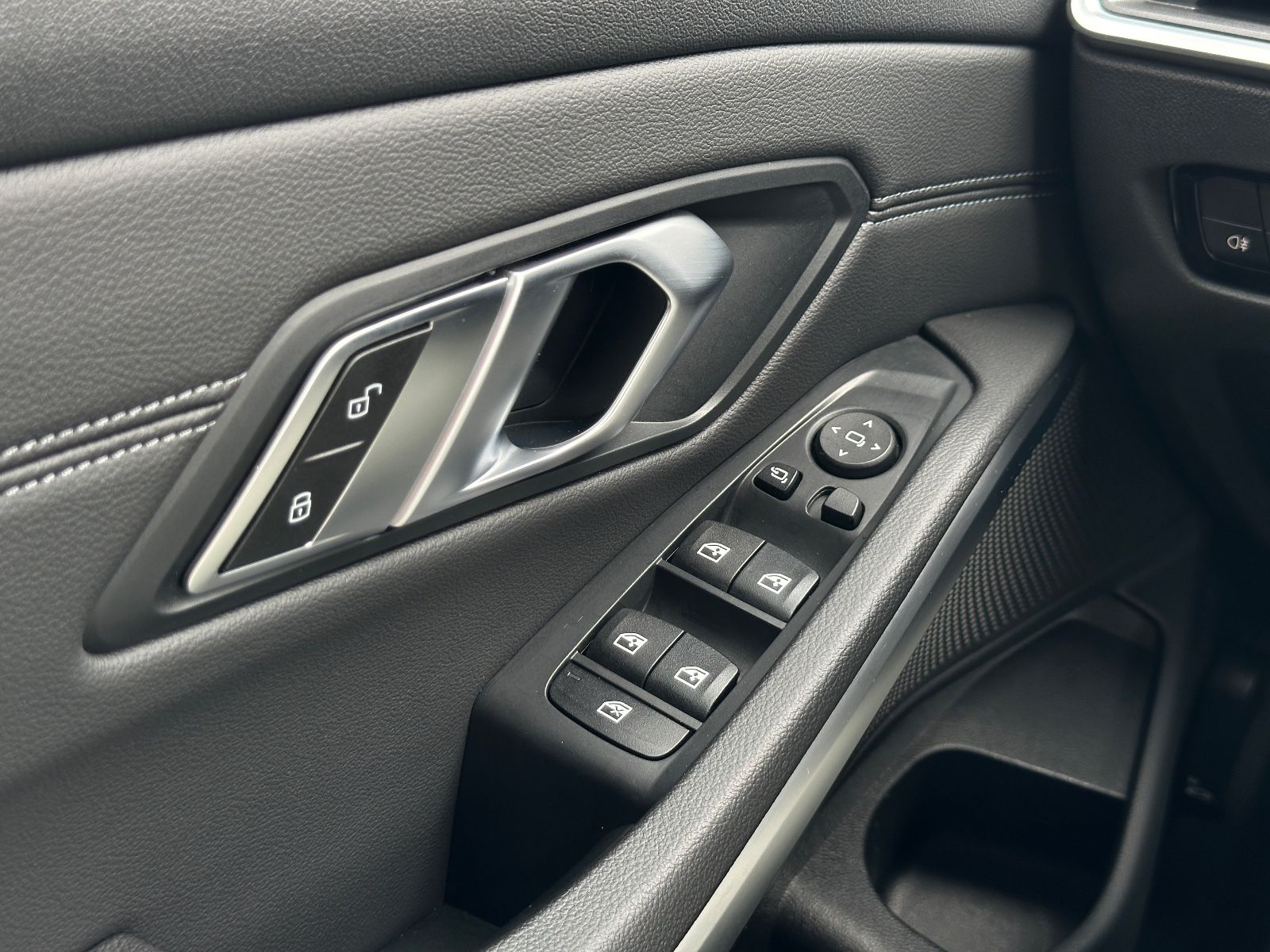 BMW 320 d xDrive Laser Leder HuD Key Innovation - Samsaru's Car Outlet