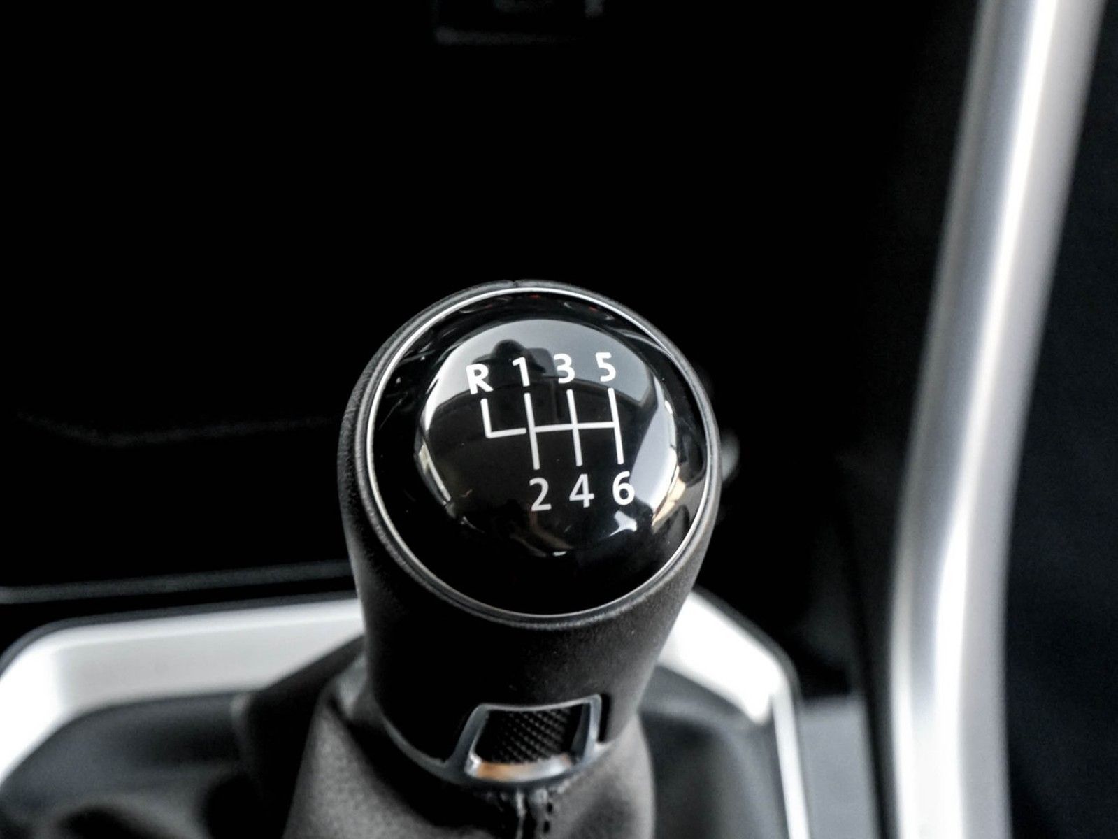 Volkswagen T-Roc ACTIVE 1.0 TSI - Samsaru's Car Outlet