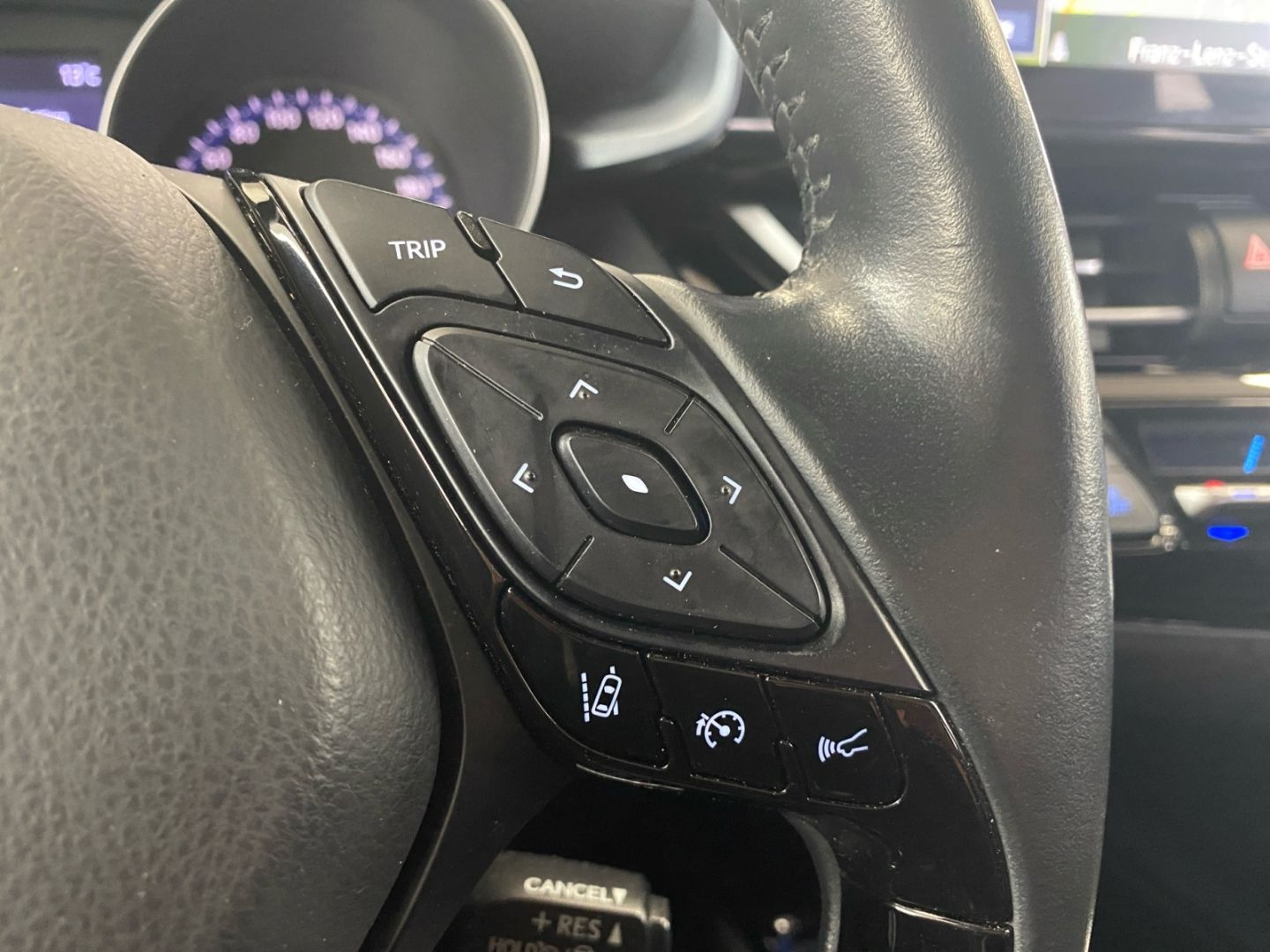 Toyota C-HR 2.0 Hybrid - Samsaru's Car Outlet