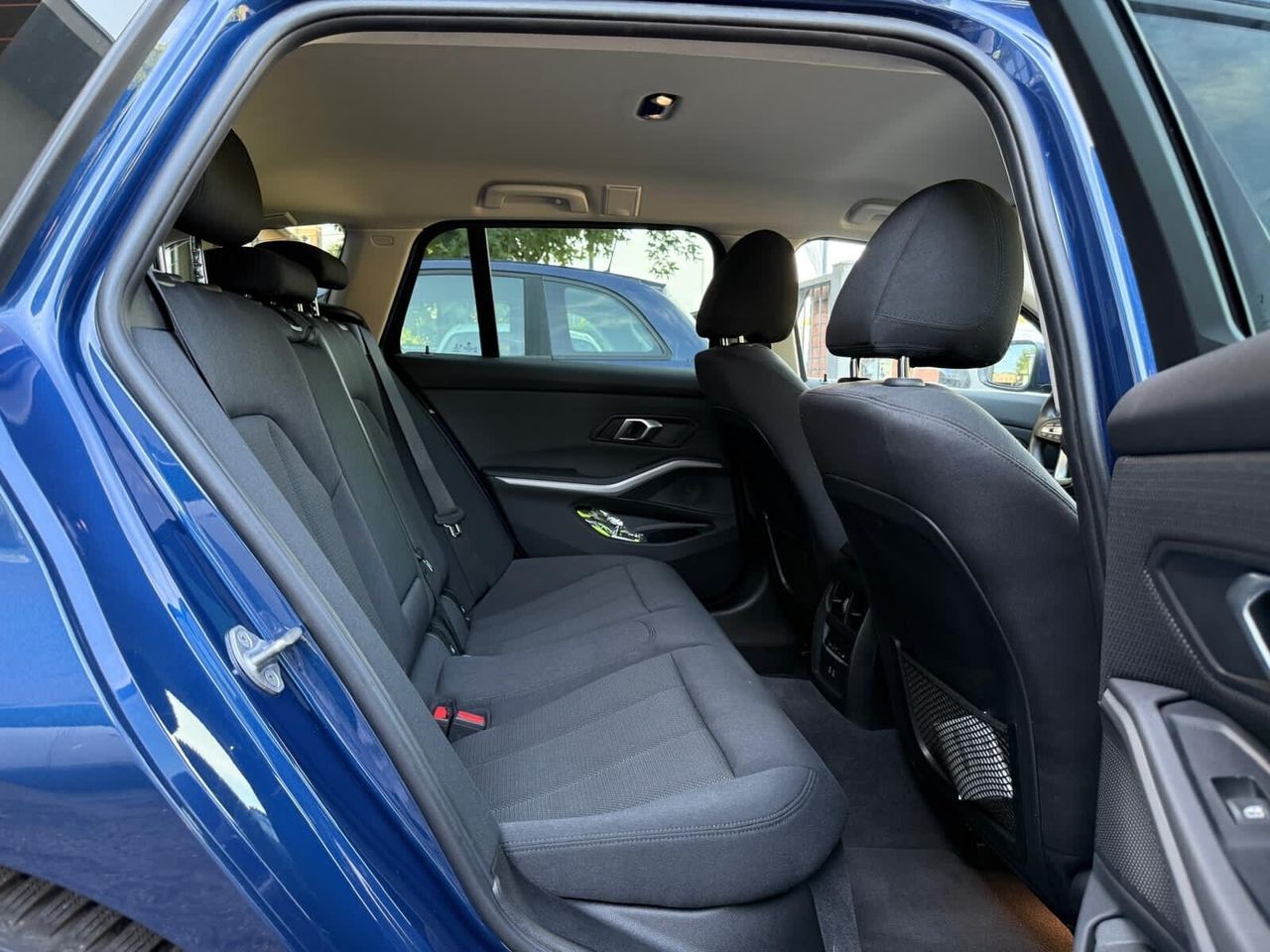 BMW 320 320d xDrive Touring Business Advantage - Samsaru's Car Outlet