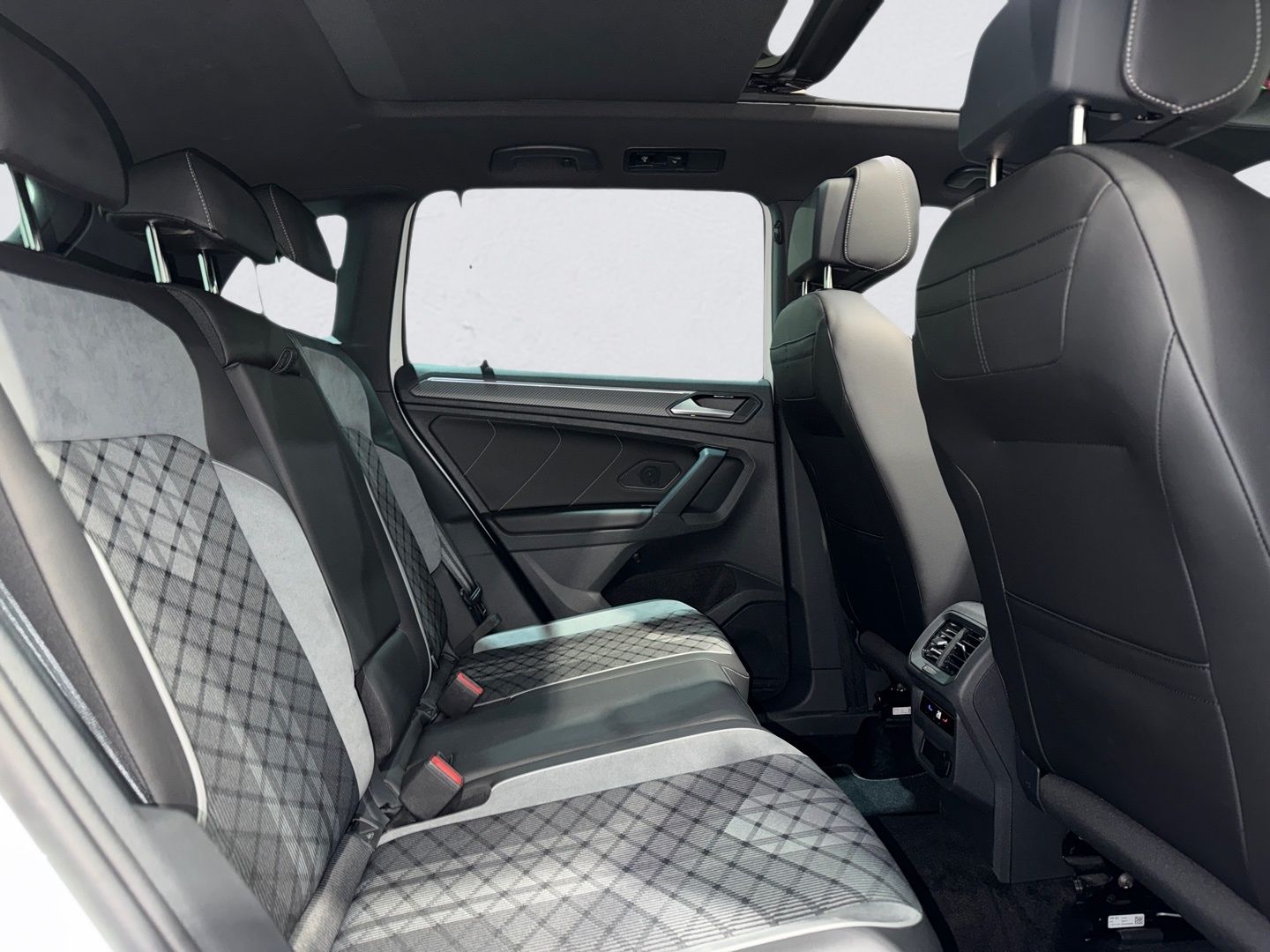 Volkswagen Tiguan 2.0 TDI DSG 4M DSG 3x R LINE MATRIX PANO