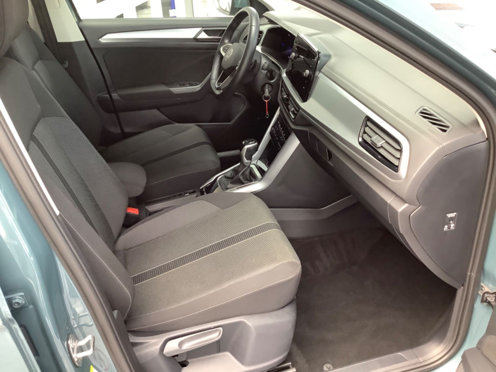 Volkswagen T-Roc Life DSG - Samsaru's Car Outlet