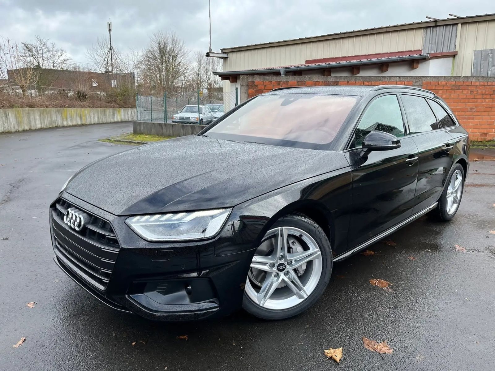 Audi A4 Avant 40 TFSI advanced - Samsaru's Car Outlet